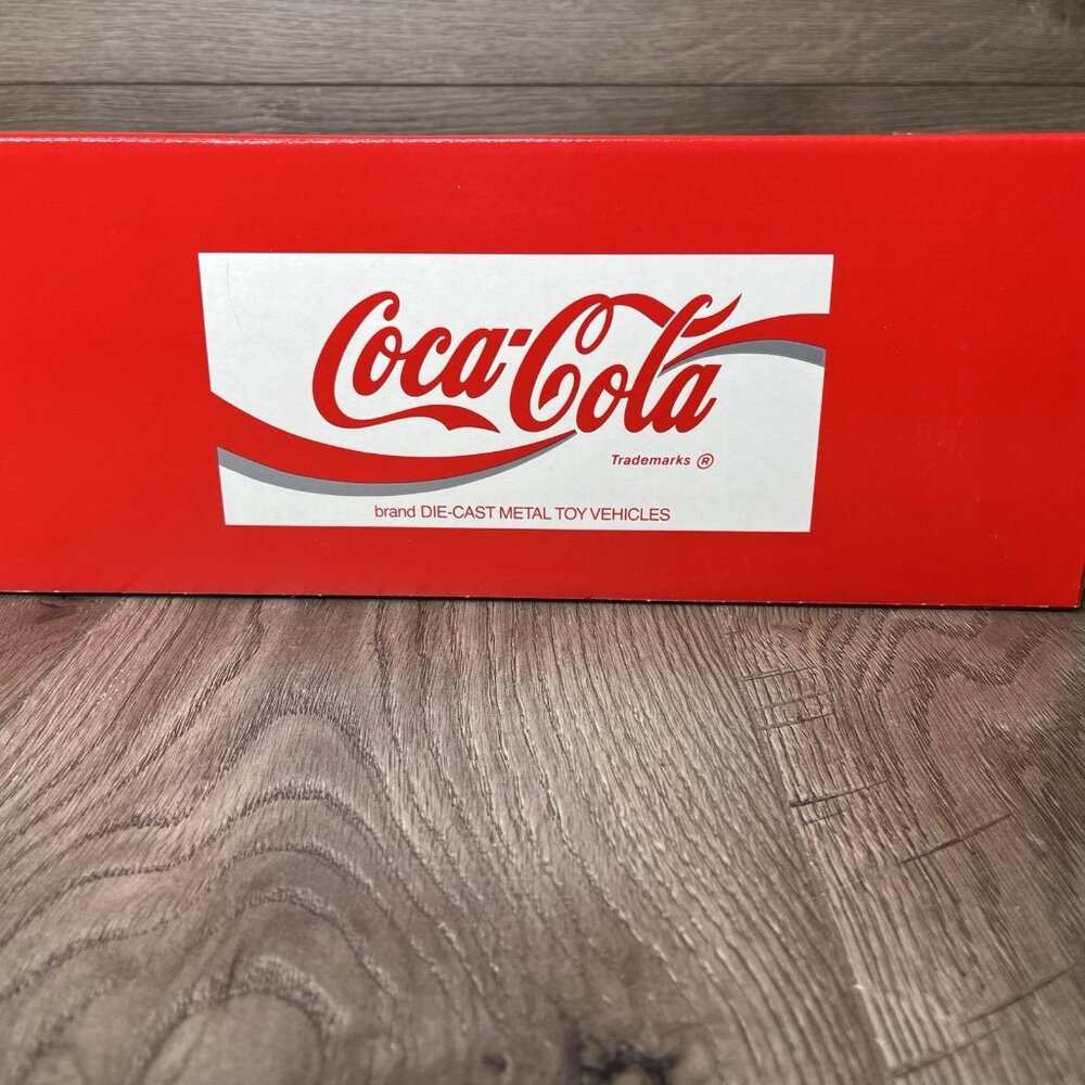 Hartoy Coca Cola 1936 Ford Delivery Truck 1:18 Scale Solido - 1979 - Picture 9 of 14